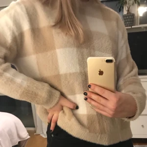 Tröja mango  - Jätte mjuk och skön tröja från mango! Köpt för 349kr