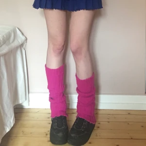 Rosa benvärmare - Benvärmare i chockrosa! Någon noppra på men annars i fint skick 