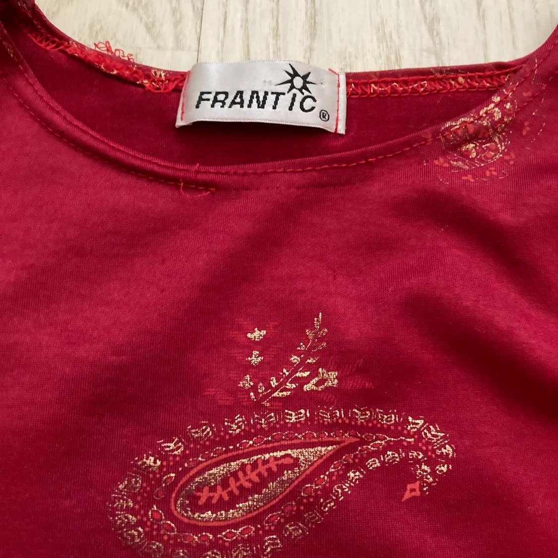 Mörk röd t shirt  - 91