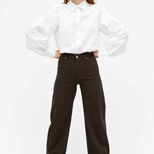 Brown yoko jeans - Söker de bruna yoko jeansen från monki. Helst storlek 30 elr 31 eller uppåt. 