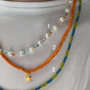 Halsband  - Halsband som kostar 15:- styck, med berlock kostar halsbanden 5:- extra! Halsbanden har lås som är lätta att öppna och stänga. Köparen står för frakten 🌸 kontakta mig vid frågor 