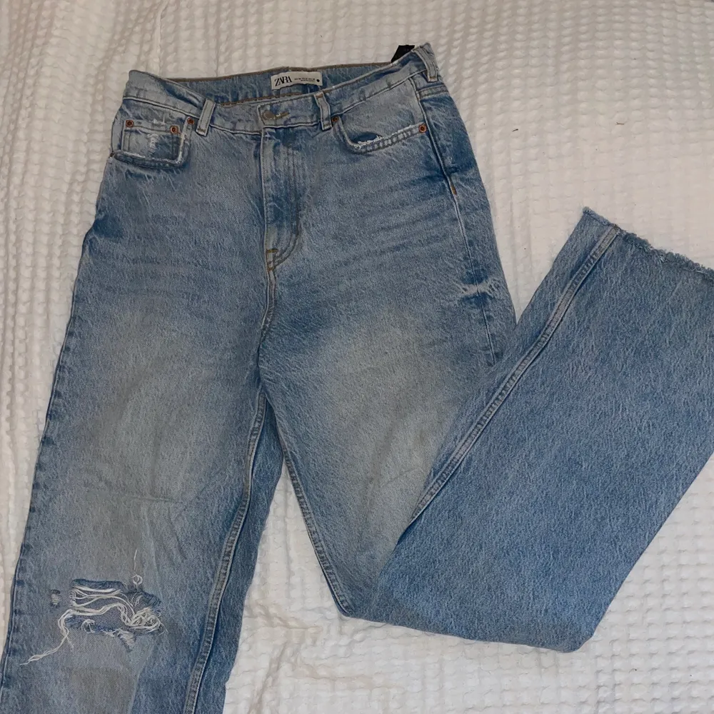 De populära jeansen från zara i stl 38 som inte kommer till användning längre . Jeans & Byxor.