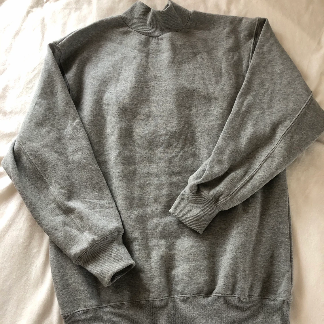 Grå sweatshirt med hög krage - 90