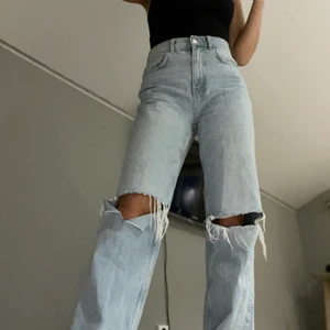 90’s jeans från Gina Tricot i storlek 36 - Sjukt snygga jeans från Gina tricot i storlek 36. Använda en gång, säljer då de inte kommer till användning, jag är 171💞 (frakt 66kr) 