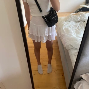 Vit volangkjol - En söt liten kjol som passar till ALLT!!!💞🌩