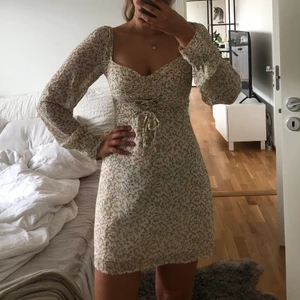 Klänning från Adoore  - Superfin klänning från Adoore i storlek 34! Har bara använt den en gång, tagg och extraknapp finns kvar🥰