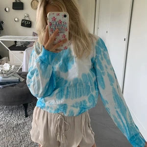 Såå cool tiedye sweatshirt 🦋🦋 - Såå cool tiedye sweatshirt 🦋🦋