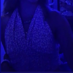 Topp/veramoda  - Säljer denna rosa topp från Vera Moda, säljer den för den inte satt bra på mig men annars är den superfin. Testad endast 1 gång.💕