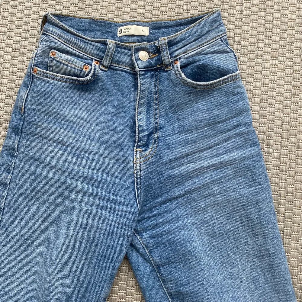 Stretchiga Bekväma jeans från Gina tricot. Frakt: 66kr. Jeans & Byxor.