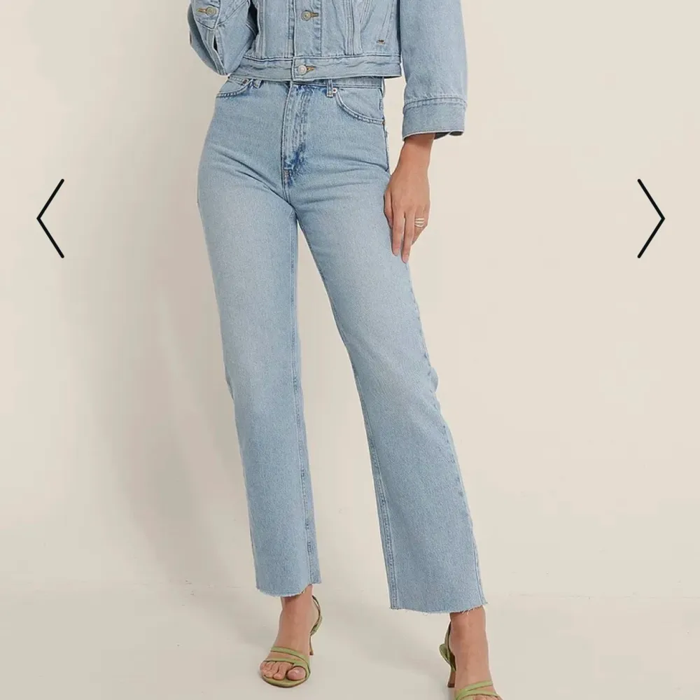 Helt nya jeans med lapp kvar från nakd! 🤍 nypris 399kr. Jeans & Byxor.