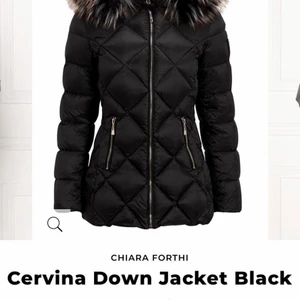 Cervina down jacket - Säljer nu denna super fina jacka som kostat 1799kr men som jag nu säljer för endast 399kr. Strl: 36, passar en 34 eller 38 med. 🖤Den är hel och inget fel på den. #stockholm #jacket #jacka  #cervinadownjacket