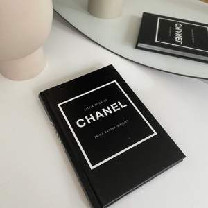 Söt coffe table bok Chanel - fint använd skick ( små repor på fram sidan ) 50 kr 