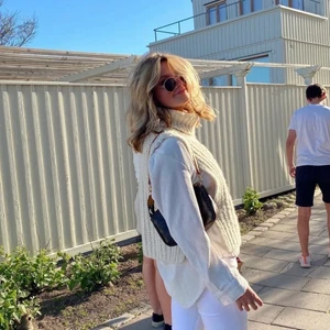 Stickad väst  - Kräm vit stickad väst från zara, super skön och fin. Dock inte kommit till så mycket användning 