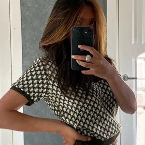 Grön topp  - Ifrån Zara, aldrig använt.