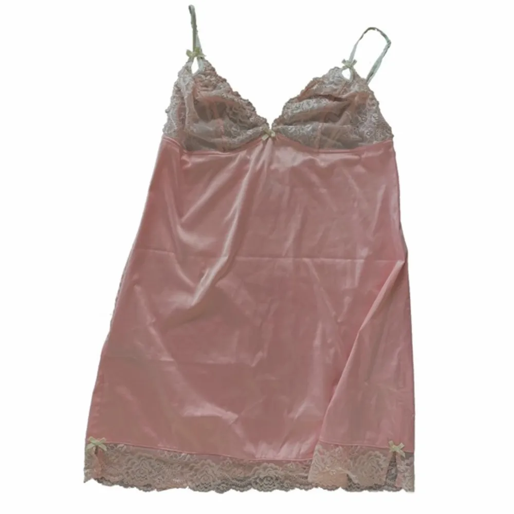 Vintage silkes lingerie klänning i storlek M, passar storlekar S-L. . Klänningar.