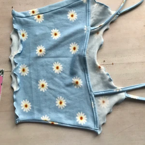 Linne från SHEIN  - Jätte fint linne ifrån SHEIN som tyvärr inte passar längre hoppas att den hittar en ny garderob där den kommer till användning. Original pris 50 kr 