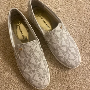 Michael Kors skor - Äkta Michael kors skor, använd fåtal gånger. Väldigt bra skick! Storlek 37