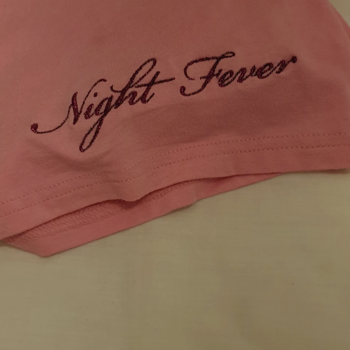 KLÄNNIG MED ÖPPEN RYGG - 91