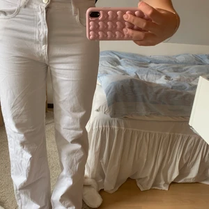 Jeans från zara - Vita jeans från zara, skulle säga midrise 