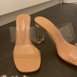 Klackskor  - Säljer mina klackskor från Zara som aldrig är använda. Endast testat en gång. Köpte dom för 600 kr hos Zara 😊