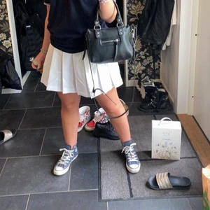 Tenniskjol från hm!  - Kjol från hm. Använd en gång!💞❤️✨