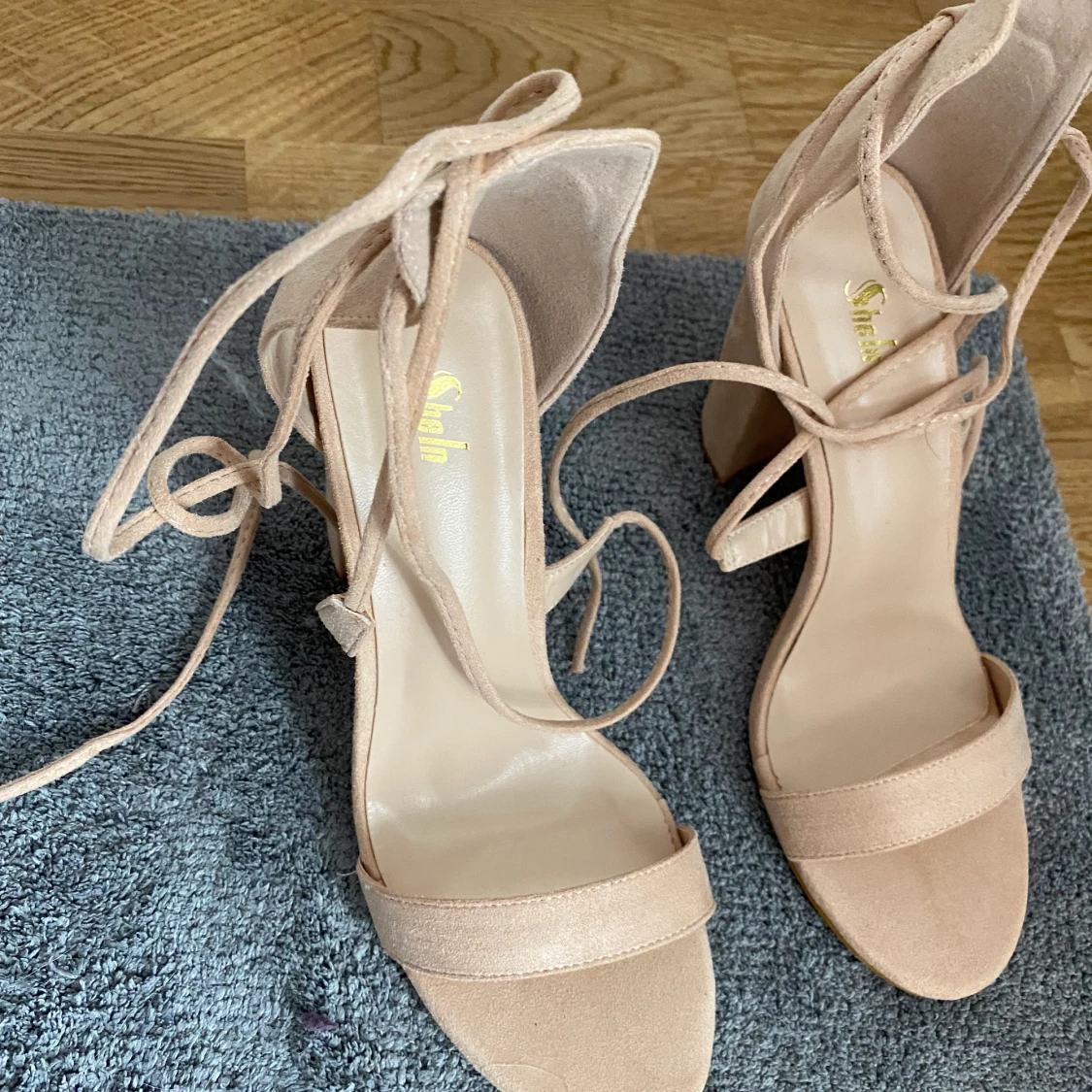 Nude heels med snörning stl. 38 - 90