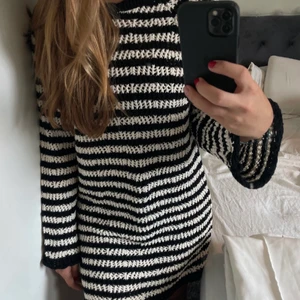 Stradivarius klänning  - Klänning från stradivarius i storlek M men är som en S nyskick endast testad 