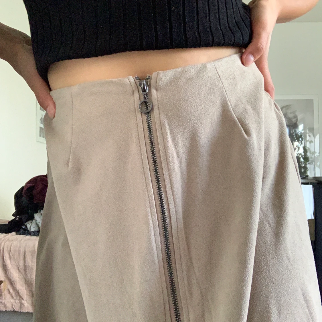 Kjol brun med dragkedja fram  - 91