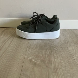 Skor från nelly - Oanvända skor från Nelly i storlek 37. Super snygga och sköna! 