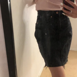 Svart jeans kjol  - Svart jeans kjol storlek s/m
