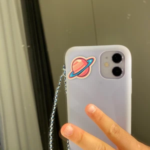 Mobil flätisar  - Hand gjorda med garn 🧶 valfria färger och valfri storlek stor liten mellan och alla färger fins i den sista bilden 💕🦋 själv älskar jag dom 