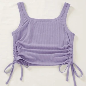 Topp från SHEIN - Säljer denna topp i S från SHEIN. True to size, skulle även passa någon med XS. Aldrig använd och köpt för 90kr säljer för 50kr + frakt (har även i ljusblått)