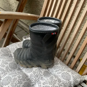 ”Viking” stövlar - Barn stövlar från Viking. Fodrade med fårull håller värmen och bättre stövlar som klarar kyla hittas inte.