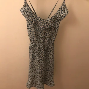 Blommig klänning - Storlek xs. 💵40kr+40kr frakt💵