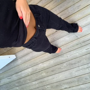 Raka jenas - Använd ca 3 gånger, väldigt långa på mig som är 169