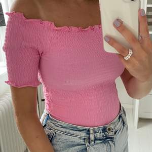 Rosa off shoulder topp från h&m i storlek S. 