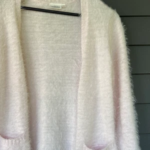 Rosa fluffig kofta - 💕💕