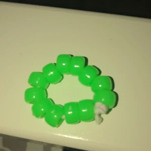 Detta gröna fina ringen kan just du köpa - Hej jag önskar att du vill köpa denna… Vi kommer sälja flera grejer