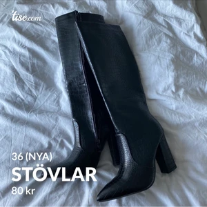 Stövlar - Helt nya! läs texten i min bio innan ni skickar massa frågor! snabba, direkta och krångelfria köp prioriteras! säljer ut massa från min garderob till ett billigt pris, pruta ej! fast fraktpris! önskar du däremot köpa flera av mina kläder kan jag skicka detta i samma paket för fraktpriset av en! 