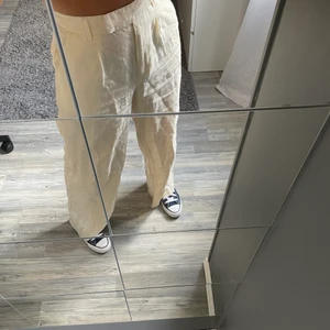 Linnebyxor - Fina linnebyxor från NAKD. Kommer inte till användning löngre. Fint skick