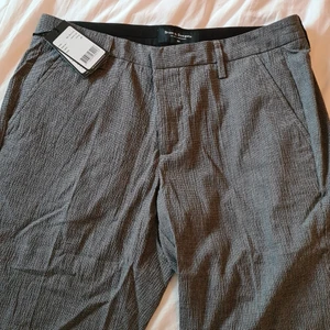 Gråa Bruun & Stengade-byxor - Grårutiga bomullsbyxor från Bruun & Stengade. Ganska tunna. Helt oanvända! Nypris 800. Storlek 48.