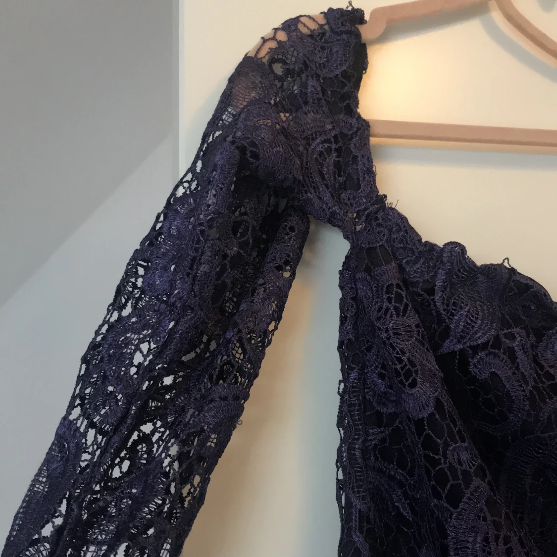 Off shoulder tröja, med spets - 90