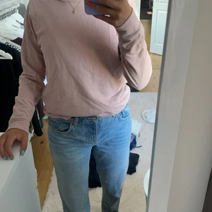 Rosa sweatshirt  - Köpt på Cubus, säljs inte längre. Strl xs men är oversized 