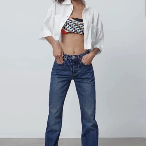 Zara mid rise jeans  - Säljer dessa populära supersnygga mid Rise jeansen från Zara som är helt slutsålda på hemsidan!! ⚡️💕 säljer för att dom tyvärr är för stora på mej, storlek 40 men passar även 38💕✨ högsta bud 350💕💕 frakt tillkommer