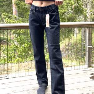 Oanvända jeans från Levi’s med prislapp kvar. Modell 511 Slim (herr).