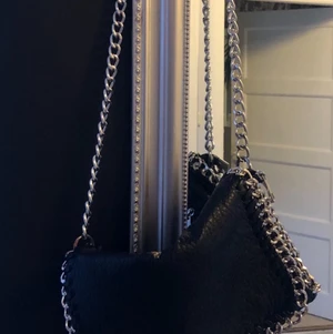 Tiamo väska  - Vanlig basic väska som funkar i alla lägen! Riktigt fin! 