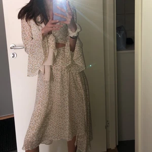 Adoore klänning - Säljer min klänning från Adoore pga har aldrig kommit till användning!