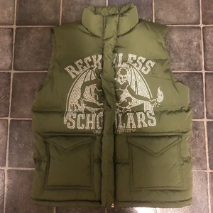 Reckless  - Fet Reckless schoolars väst i storlek M. Inga flaws. Pris kan diskuteras, buda!