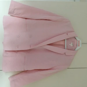 Monki dubbelknäppt kavaj s - Hej! Säljer en superfin rosa monki kavaj, st S. 