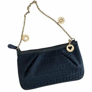 Fendi väska - Second-hand, authentic, very new.  22*14cm